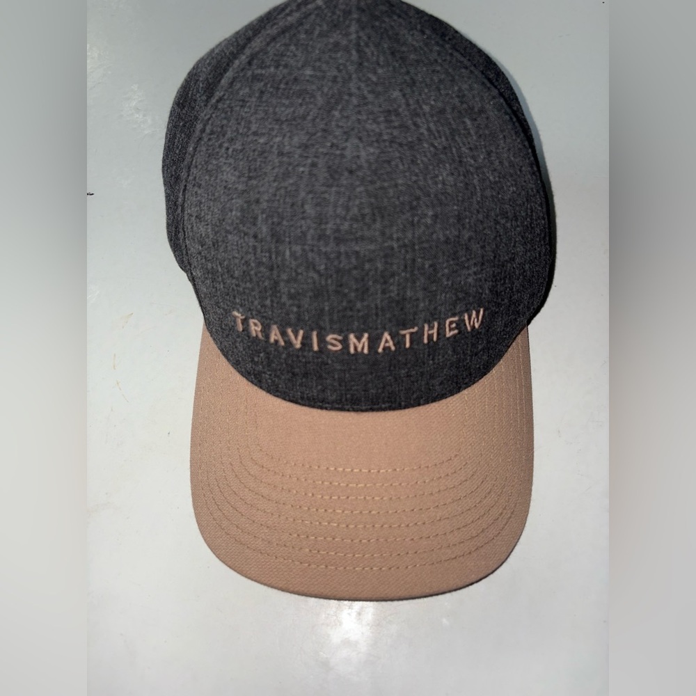 Travis Mathew 110 One Ten Flexfit tech snapback golf hat NWOT